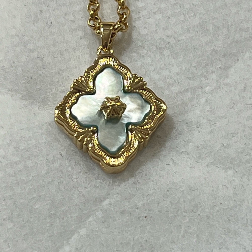 Elegant Gold tone Necklace with Square Pendant
